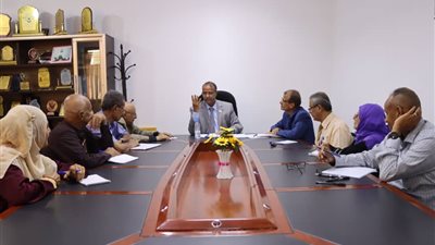 وزير الشؤون الاجتماعية والعمل يلتقي اللجنة الفنية بدار الاحداث