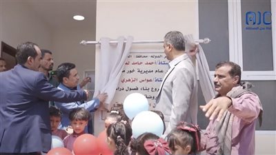 عجلة التنمية تدور.. محافظ العاصمة عدن يفتتح ويدشن عددا من المشاريع التربوية والخدمية بخور مكسر 