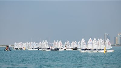 5 منتخبات تؤكد المشاركة في «بطل الإمارات» للشراع الحديث بأبوظبي