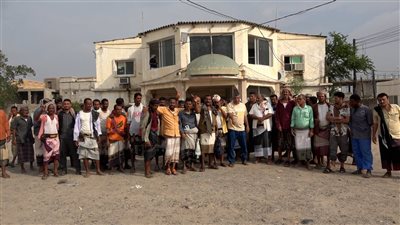 وقفة احتجاجية لموظفي كهرباء لحج للمطالبة بحمايتهم من الاعتداءات المتكررة 