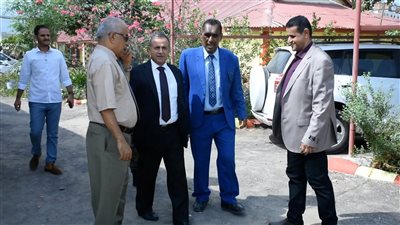 لصور يطلع على سير امتحانات المفاضلة في كلية اللغات والترجمة بجامعة عدن 