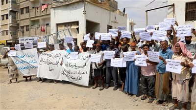 وقفة احتجاجية لعمال وموظفي مؤسسة المياه بساحل حضرموت