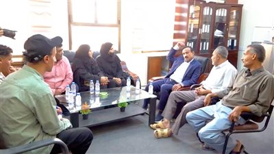 محافظ شبوة يتفقد فرع البنك المركزي ويشدد على ضرورة التنسيق مع الجهات المختصة