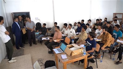 محافظ شبوة يفتتح المعمل الإلكتروني الجديد بكلية الحاسوب وتكنولوجيا المعلومات