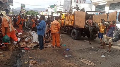 حملة لإزالة العوائق والعشوائيات في شارع الثقافة بخورمكسر 