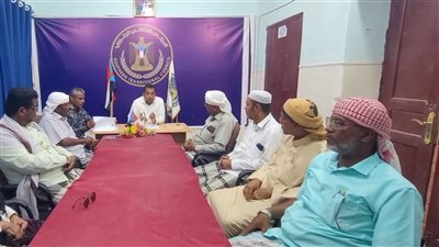 انتقالي وادي حضرموت يسلم أجهزة التدبير المنزلي لمدرسة الصم والبكم