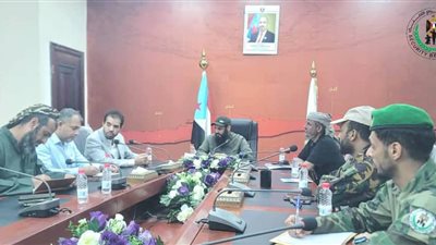 العميد الوالي يلتقي رئيس بعثة اللجنة الدولية للصليب الأحمر ونائبه بمقر القيادة العامة بعدن