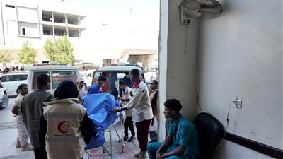 الهلال الإماراتي ينقل أسرة العوبثاني المصابين بالحروق إلى أبوظبي لتلقي العلاج