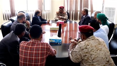 فريق من المجلس الانتقالي يلتقي قائد المنطقة العسكرية الثانية في حضرموت