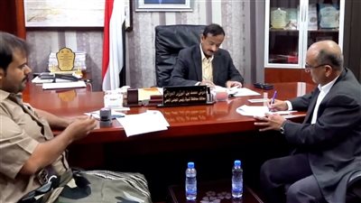 المحافظ بن الوزير يرعى توقيع عقد تركيب منظومة شمسية لكلية الحاسوب بجامعة شبوة