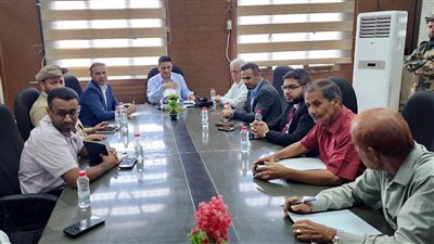 النائب المحرمي يكلف فريقاً لبحث تحسين الإجراءات الجمركية في عدن