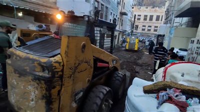 حملة لرفع مخلفات الأمطار في أحياء مديرية صيرة