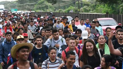 قبل تنصيب ترمب.. آلاف المهاجرين ينطلقون من المكسيك إلى أميركا