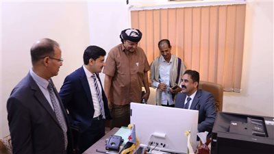 فريق التواصل السياسي يتفقد سير العمل في الهيئة التنفيذية بالمهرة ويشيد بتنظيم الأداء