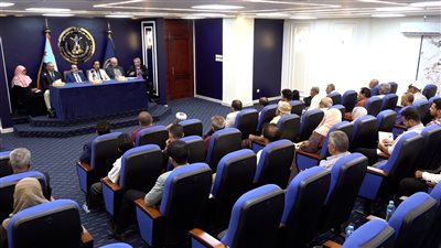 فريق التواصل السياسي يلتقي النقابات العمالية والمدنية بالعاصمة عدن 