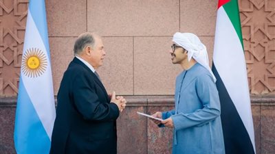 رئيس الإمارات يتلقى رسالة خطية من رئيس الأرجنتين تتصل بالعلاقات الثنائية بين البلدين