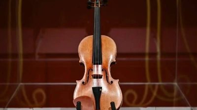 ثالث أعلى سعر تُباع به آلة موسيقية.. كمان نادر يباع بسعر خيالي خلال مزاد في نيويورك