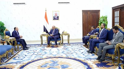 الرئيس الزُبيدي يطّلع على الأوضاع التموينية في العاصمة عدن والمحافظات المحررة