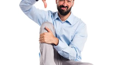 سبب الشعور بآلام في الركبتين عند القيام والجلوس