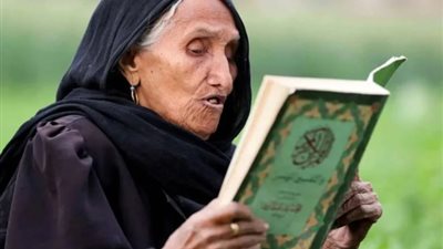 وفاة زبيدة عبدالعال أكبر طالبة محو أمية في مصر