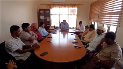 الوزير السقطري يتفقد سير العمل مكتب وزارة الزراعة والري بسقطرى