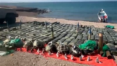 الحملة الأمنية المشتركة تضبط قارباً يحمل صواريخ وذخائر مهربة قرب باب المندب 