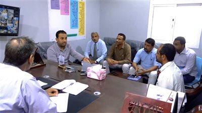 هشله يتفقد مستشفى عتق ويناقش تطوير القطاع الصحي