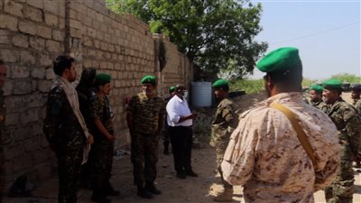 قائد حزام المنطقة الوسطى يزور جبهة ثره ويشيد بصمود المقاومة الجنوبية