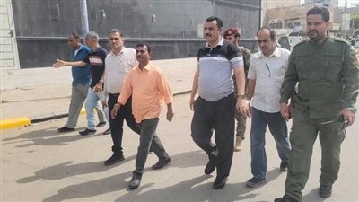 مدير عام المنصورة يتفقد الأعمال النهائية لمشروع تأهيل شارع حي الطيارين