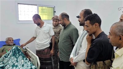 الرئيس الزُبيدي يوجّه بمتابعة الحالة الصحية للمناضل مبارك هندي وعلاجه في الخارج