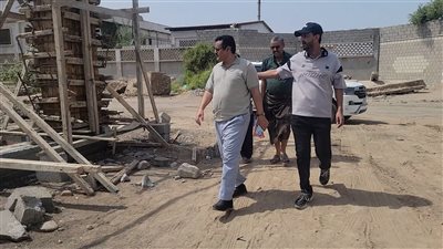 مدير عام المنصورة يتفقد مشروع بناء صالة رياضية لنادي أهلي عدن 