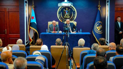 الرئيس الزُبيدي يرأس اجتماعاً موسعاً لقيادات المجلس الانتقالي الجنوبي