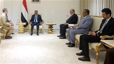 بن بريك يبحث مع المنسق الأممي تطورات الوضع الإنساني وضمان استمرار العمل من عدن