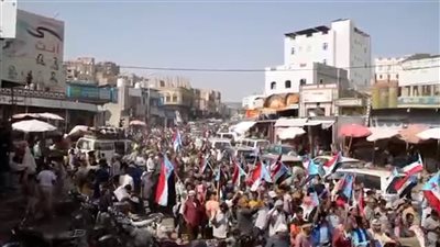 مظاهرات غاضبة في الضالع احتجاجاً على تردي الخدمات وانهيار العملة