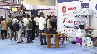 تقرير.. افتتاح المعرض الثاني للطاقة المتجددة والإلكترونيات بالعاصمة عدن