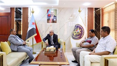 الكثيري يطّلع من محافظ سقطرى على الأوضاع العامة في الأرخبيل