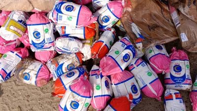 المواصفات والمقاييس بعدن تتلف وترفض كميات من الدجاج المجمد المستورد ومشروب الأناناس