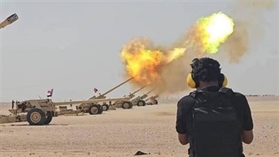 قوات دفاع شبوة تنفذ مناورة بالذخيرة الحية لتعزيز جاهزيتها القتالية