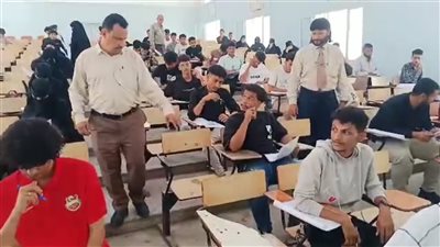 كلية العلوم الإدارية بجامعة عدن تدشن امتحانات الفصل الدراسي الثاني 