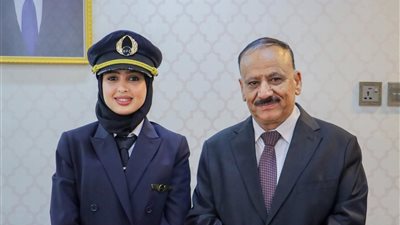 وزير النقل يلتقي الكابتن طيار مريم عبد ربه ويؤكد اعتزازه بالكادر النسائي في قطاع النقل