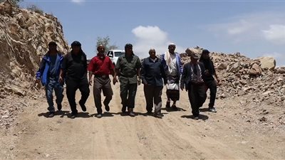 مدير عام الشعيب يتفقد مشروع طريق الضيعة – صبر الممول مجتمعياً