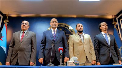 الرئيس الزُبيدي يدشّن برنامج النزول الميداني لفرق الرقابة الرئاسية والتوجيه السياسي