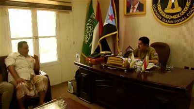 المحمدي يبحث مع مدير مكتب الصناعة بساحل حضرموت جهود خفض الأسعار