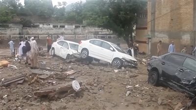 ارتفاع ضحايا الفيضانات والانهيارات الأرضية بباكستان لـ 320 قتيلا 