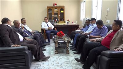 فريق التوجيه والرقابة الرئاسي يلتقي قيادة السلطة المحلية في لحج ويبحث الأوضاع الاقتصادية والخدمية