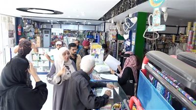 نيابة الصناعة بعدن تغلق 20 صيدلية ووكالة أدوية مخالفة في المنصورة وإنماء