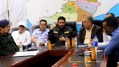 فريق التوجيه والرقابة الرئاسي يزور إدارة أمن لحج ويشيد بجهودها في تعزيز الاستقرار