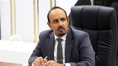 محافظ حضرموت يصدر قرارات بتكليف مستشارين ومديراً عاما لمؤسسة المياه بالساحل والاتصالات بالوادي 