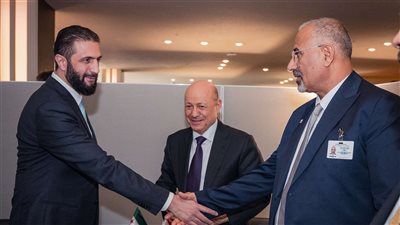 الرئيس الزُبيدي يشارك في سلسلة اللقاءات الثنائية لوفد مجلس القيادة مع رؤساء الوفود المشاركة باجتماعات الجمعية العامة للأمم المتحدة