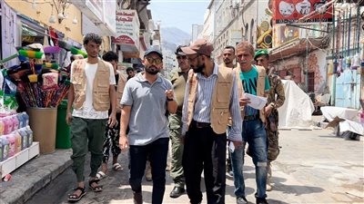 مدير عام صيرة ينفذ حملة ميدانية لضبط الأسعار بالأسواق